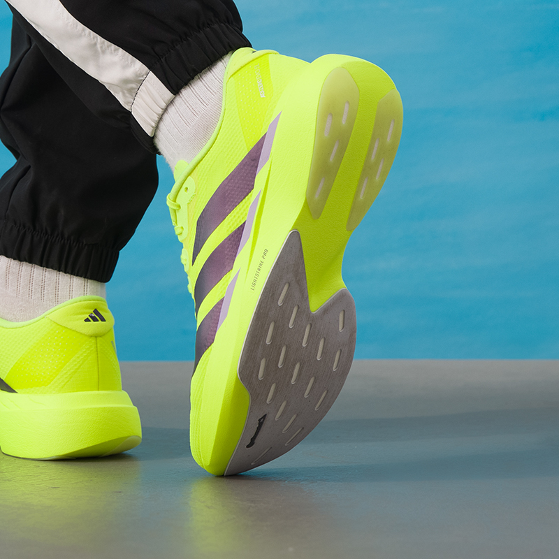 アディダス メンズシューズ オリジナル 軽量 ロードランニン - Lightweight Road Running Shoes のレビューと価格