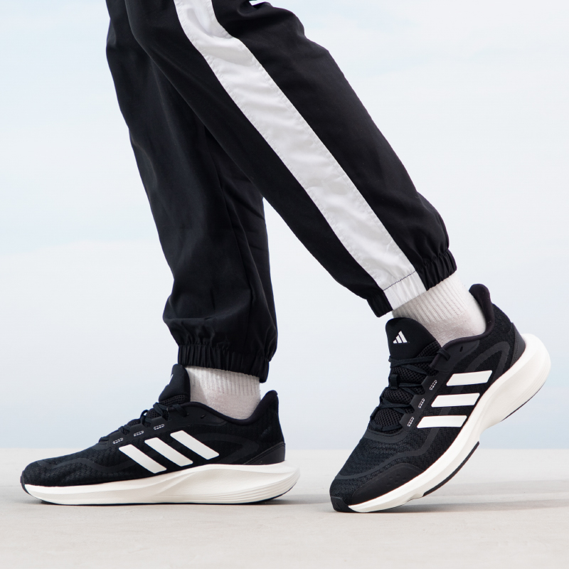 アディダス メンズ＆レディース シューズ オリジナル 軽量  - Lightweight Road Running Shoes のレビューと価格