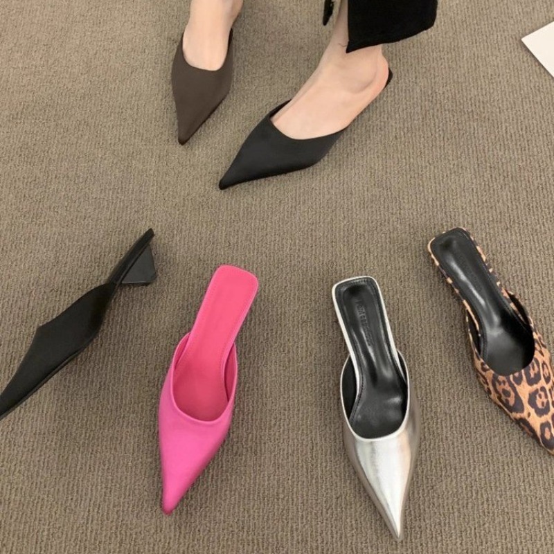 新しいラグジュアリーなポインテッドトゥの女性用ミュールスリッ - Sandals のレビューと価格